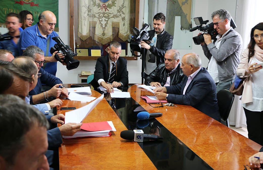 Rifiuti, siglato l’accordo che salva i lavoratori Sia. Di Feo: «Centrato un importante obiettivo»