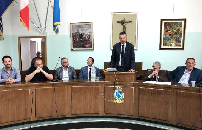 Questione rifiuti, conferenza stampa a Trinitapoli. Di Feo: «Comuni uniti per salvare Sia, lavoratori ed impianti»