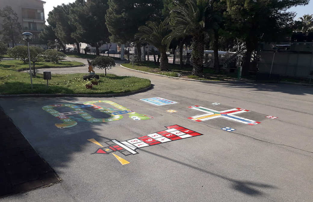 Installati nuovi giochi per bambini all’interno della Villa comunale