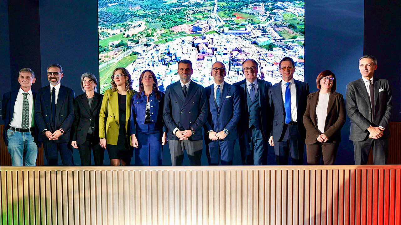 Decaro presenta la nuova giunta regionale: Casili vicepresidente, Ciliento all’Ambiente