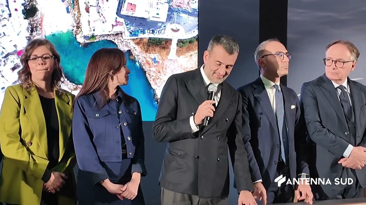 Presentata la nuova giunta regionale. Decaro: “Servire la Puglia senza privilegi”